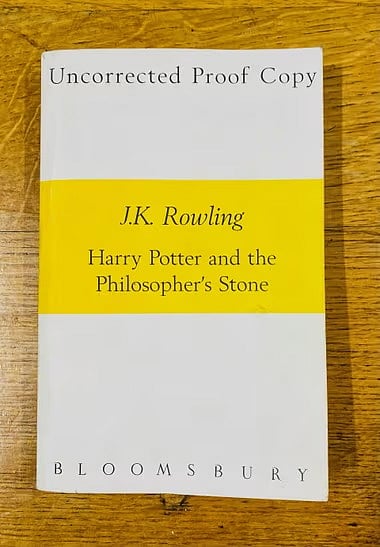 ஏலத்தில் விடப்பட்ட Harry Potter-ன் முதல் பாகம் புத்தகம்.. ரூ.15 லட்சத்துக்கு விற்பனை ! 