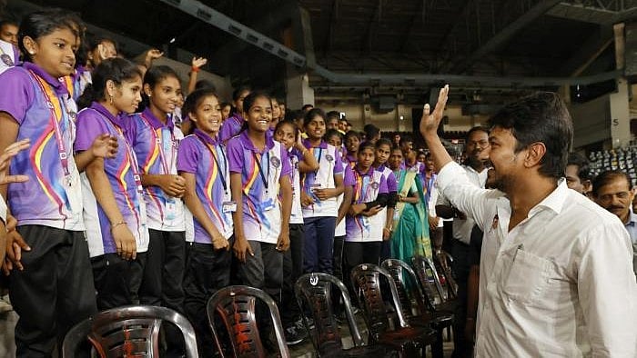 ”ஆண்டிற்கு 100 பதக்கங்கள் வெல்வதை உறுதி செய்ய வேண்டும்”.. அதிகாரிகளுக்கு அமைச்சர் உதயநிதி அறிவுறுத்தல்!