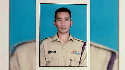 துப்பாக்கி முனையில் ராணுவ வீரர் கடத்திக் கொலை.. காவல் நிலையத்தை தாக்கிய கும்பல்.. மணிப்பூரில் அதிர்ச்சி !