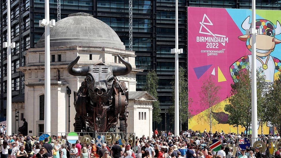 திவாலானது பிரிட்டனின் இரண்டாவது மிகப்பெரிய நகரம்.. பிர்மிங்காம் நகராட்சியின் அறிவிப்பால் அதிர்ச்சி !