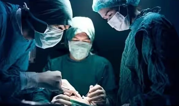 இது வயிறுதானா?.. வாலிபர் வயிற்றில் இருந்து எடுக்கப்பட்ட 100 பொருட்கள் : 3 மணி நேரம் நடந்த அறுவை சிகிச்சை!