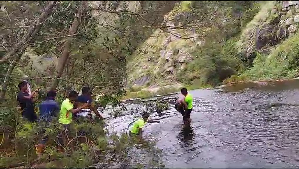 Google Maps-ல் நீர்வீழ்ச்சியை கண்டுபிடித்து குளிக்க சென்றபோது விபரீதம்.. நீரில் மூழ்கி மாணவர் பரிதாப பலி!