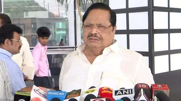 காவிரி விவகாரம்..  அமைச்சர் துரைமுருகன் தலைமையில் ஒன்றிய அமைச்சரை சந்தித்த தமிழ்நாடு MPக்கள் குழு!