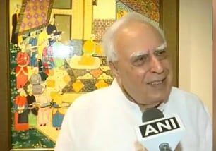 ”தமிழ்நாட்டில் மத ரீதியிலான அரசியல் செய்ய பா.ஜ.க முயற்சி”.. கபில் சிபல் குற்றம்சாட்டு!