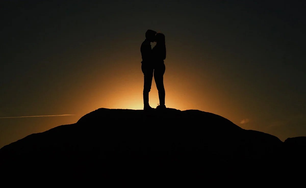 10 நிமிடம் காதலிக்கு முத்தம்.. காது சவ்வு கிழிந்து காதலனுக்கு நேர்ந்த சோகம்.. சீன காதலர் தினத்தில் ஷாக்!