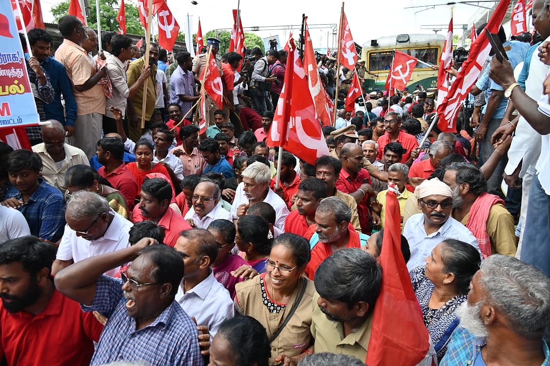 ஊழலை திசை திருப்ப பாஜக முயற்சி: மோடி அரசை கண்டித்து ரயில் மறியல்.. இந்தியா முழுவதும் CPIM போராட்டம் !