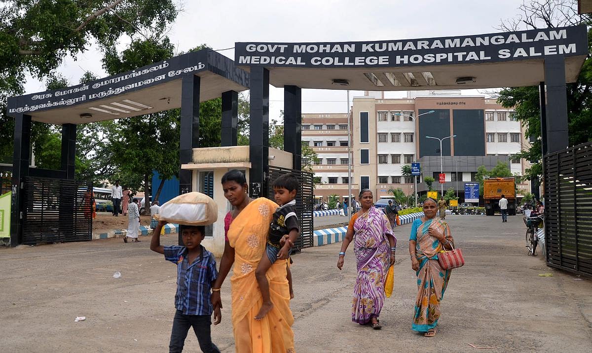 தொண்டைக்குள் திறந்த நிலையில் சென்ற Safety Pin.. அறுவை சிகிச்சையின்றி அகற்றிய சேலம் அரசு மருத்துவர்கள் !