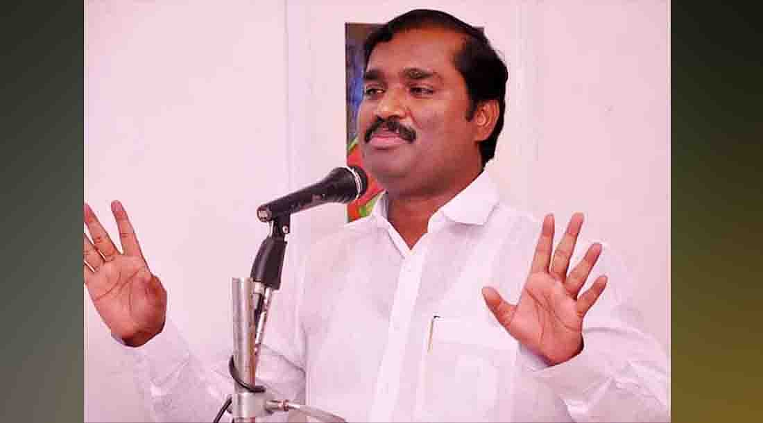 “எந்த கொம்பனாலும், உதயநிதியின் சுண்டு விரலைக் கூட தொட முடியாது”: அயோத்தி சாமியாருக்கு வேல்முருகன் கண்டனம்