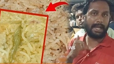 ஆசை ஆசையாக வாங்கிய  சிக்கன் பிரியாணியில் வெட்டுக்கிளி.. அதிர்ச்சியடைந்த வாடிக்கையாளர்!