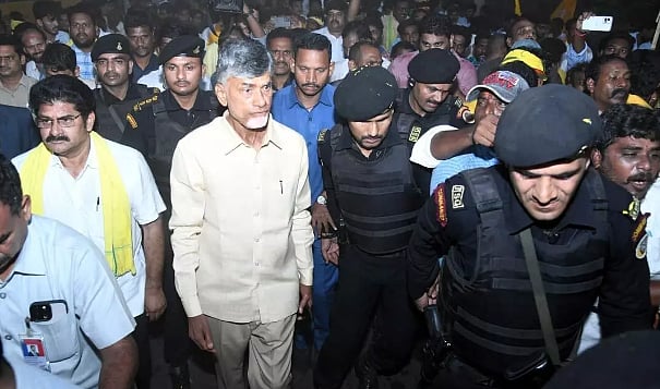 முன்னாள் முதலமைச்சர் சந்திரபாபு நாயுடு கைது..  கட்சி தொண்டர்கள் போராட்டம்: ஆந்திர மாநிலத்தில் பரபரப்பு!