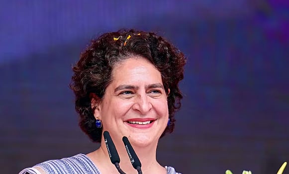 ”மதம், சாதியின் அடிப்படையில் மக்களைத் தவறாக வழிநடத்தும் கும்பல்” : பிரியங்கா காந்தி காட்டம்!