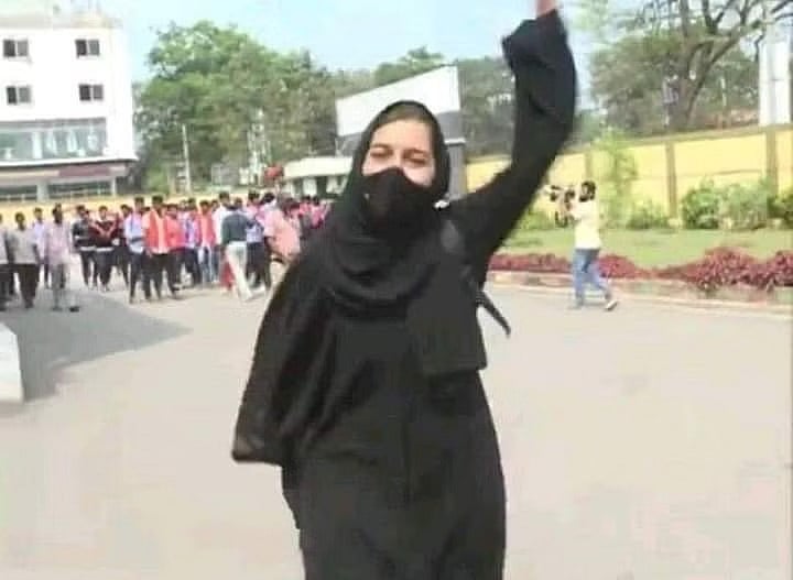 கர்நாடகா : பாஜக ஆட்சியில் பறிக்கப்பட்ட உரிமை.. ஹிஜாப் அணிந்து தேர்வு எழுத அனுமதித்த காங்கிரஸ் அரசு !