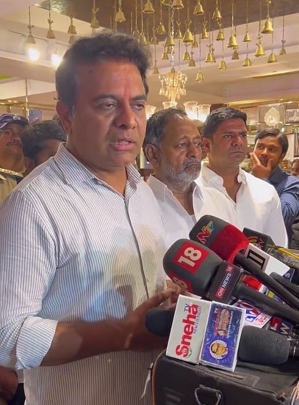 “இப்போ உங்க கூட CBI, ED, IT மட்டும் தான் இருக்காங்க..” - மோடியை கடுமையாக சாடிய கே.டி.ராமாராவ் !