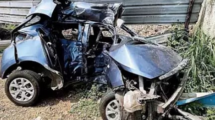 பரிசாக பெற்றோர் கொடுத்த கார்.. ஓட்டி செல்லும்போது நடந்த விபரீதம் : இரண்டு நண்பர்கள் பரிதாப பலி!