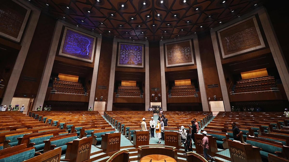 புதிய நாடாளுமன்ற கட்டடத்தில் பழுது : உடைந்த டைல்ஸ்களை மாற்ற ரூ.32 கோடிக்கு டெண்டர் அறிவித்த மோடி அரசு!