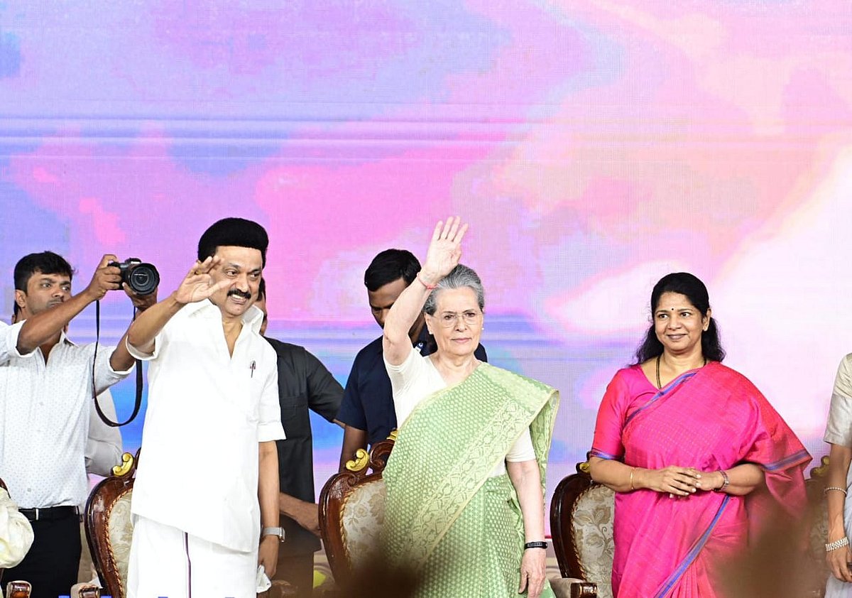 இந்தியா முழுமைக்கும் வழிகாட்டும் தமிழ்நாடு : பாராட்டு விழாவைப் போல் நடந்த மகளிர் உரிமை மாநாடு - முரசொலி!