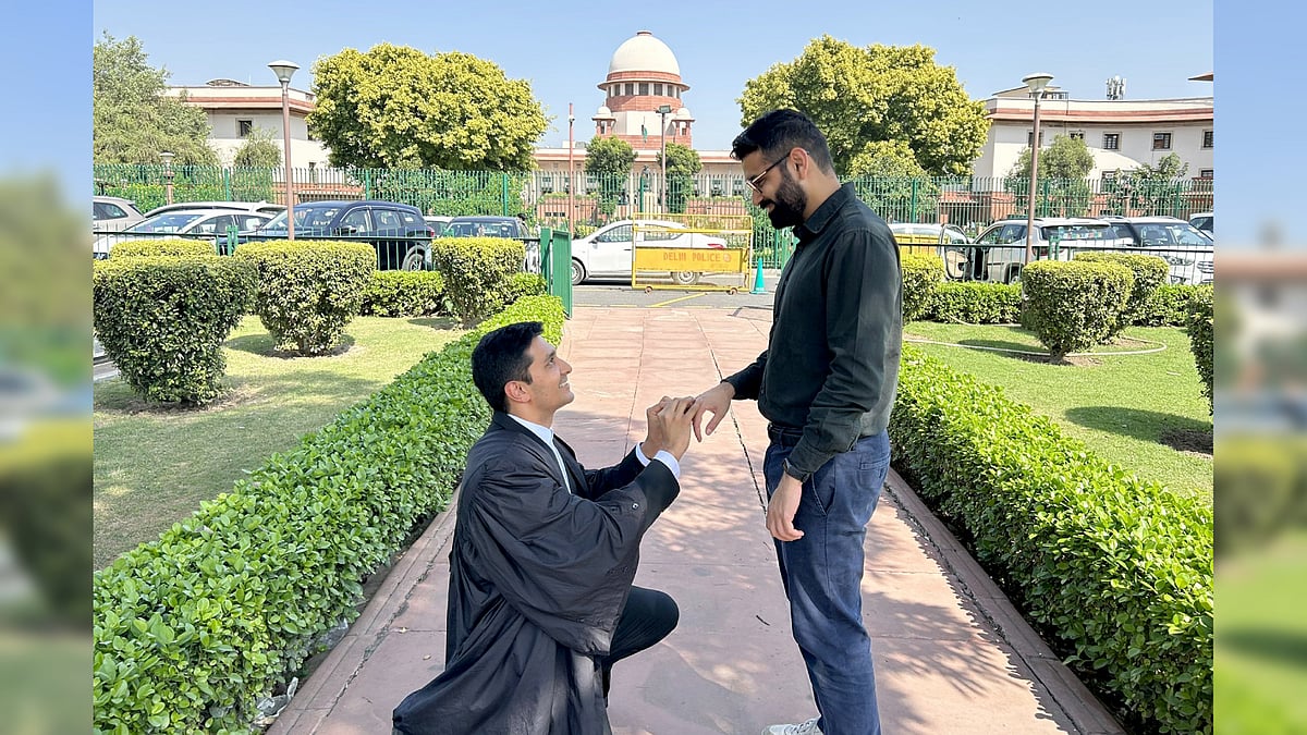 “நாங்கள் மீண்டும் வருவோம்..”: உச்சநீதிமன்றம் முன் மோதிரம் மாற்றிக்கொண்ட தன்பாலின ஜோடி - குவியும் வாழ்த்து