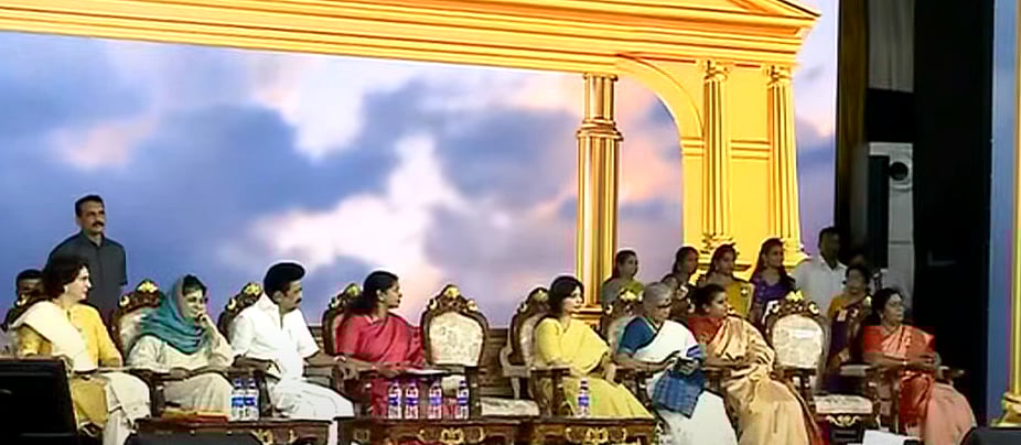 "நாட்டை அழிக்கும் மோடி ஆட்சிக்கு முடிவு கட்டுவோம்" : மகளிர் உரிமை மாநாட்டில் பெண் தலைவர்கள் சூளுரை!