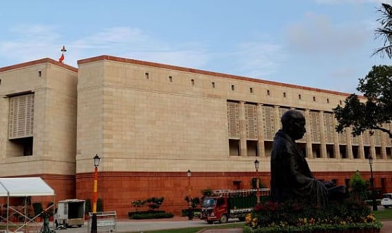 புதிய நாடாளுமன்ற கட்டடத்தில் பழுது : உடைந்த டைல்ஸ்களை மாற்ற ரூ.32 கோடிக்கு டெண்டர் அறிவித்த மோடி அரசு!