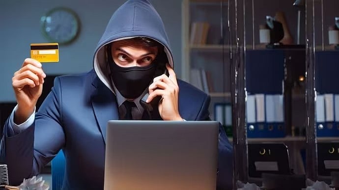 வங்கி Statement எடுக்க முனைப்பு காட்டிய பெண் : ஆன்லைனில் கிடைத்த எண்ணை தொடர்பு கொண்டதால் நேர்ந்த சோகம் !