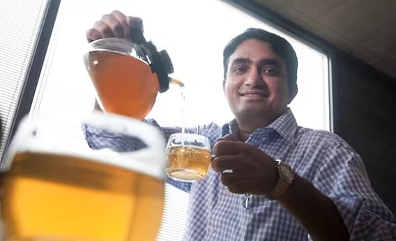 49 வயதில் பிரபல டீ நிறுவனத்தின் உரிமையாளர் மரணம் : தெருநாய்கள் துரத்தியதால் ஏற்பட்ட துயரம்!