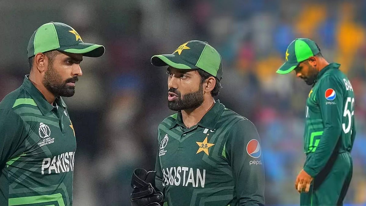 ஆப்கானிஸ்தானுக்கு எதிரான தோல்வி: கழிவறையில் அழுத பாபர் அசாம்- பாக். முன்னாள் வீரர் கூறிய அதிர்ச்சி தகவல்!