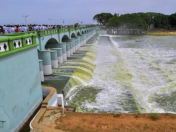 “காவிரி நீரை விட்டுக் கொடுக்காமல் பெற்றுத் தருவோம்” : அரசின் தனித் தீர்மானத்தில் சூளுரைத்த முதலமைச்சர் !