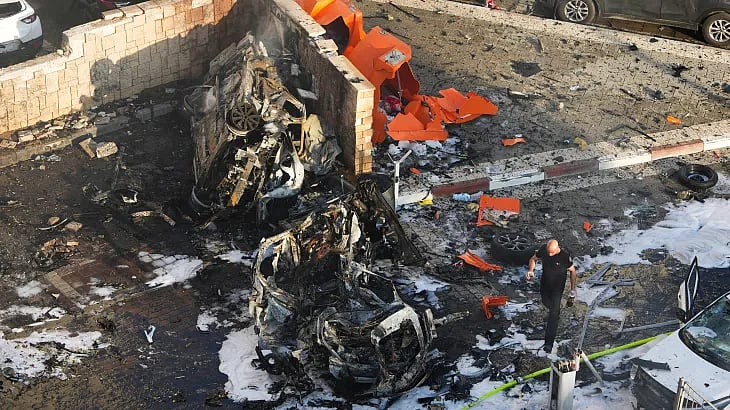 அடுத்தடுத்து பாய்ந்த 5 ஆயிரம் ராக்கெட்டுகள்: இஸ்ரேல் மீது ஹமாஸ் தாக்குதல்.. மீண்டும் தொடங்கிய போர் ! 