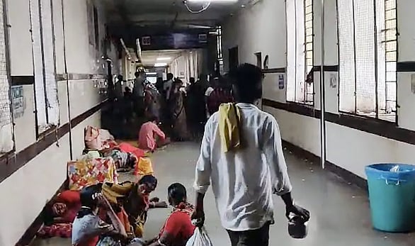 24 மணி நேரத்தில் 24 நோயாளிகள் மரணம் :  இதில் 12 குழந்தைகள் : மூன்று இன்ஜின் ஆட்சியில்  நடந்த அவலம்!