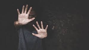 பேய் ஓட்டுவதாக கூறி இளம்பெண் பாலியல் வன்கொடுமை:  சாமியார் அதிரடி கைது.. உ.பி-யில் அதிர்ச்சி ! 