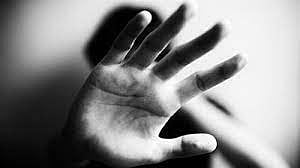 பேய் ஓட்டுவதாக கூறி இளம்பெண் பாலியல் வன்கொடுமை:  சாமியார் அதிரடி கைது.. உ.பி-யில் அதிர்ச்சி ! 