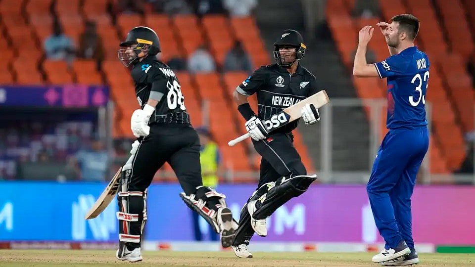 ICC உலகக்கோப்பை : முதல் போட்டியில் படுதோல்வியடைந்த நடப்பு சாம்பியன்.. பழிதீர்த்த நியூஸிலாந்து !  