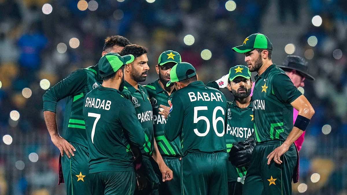 "உள்ளூர் கிரிக்கெட் கிளப்பை விட மோசமான செயல்பாடு" - பாகிஸ்தான் அணியை கிழித்தெடுத்த உள்ளூர் ஊடகங்கள் ! 