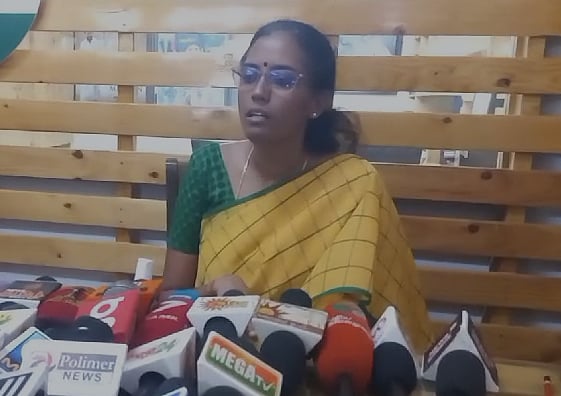 “பத்திரிகையாளர்களை தீவிரவாதிகள் போல பாஜக நடத்தி வருகிறது..” - ஜோதிமணி எம்.பி கண்டனம் !