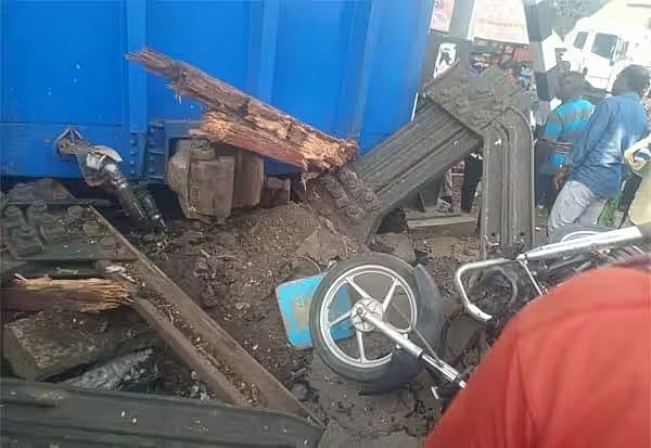 காஞ்சி : கட்டுப்பாட்டை இழந்த இரயில்.. தண்டவாளத்தில் இருந்து சுவரை உடைத்து சாலையில் புகுந்ததால் அதிர்ச்சி!