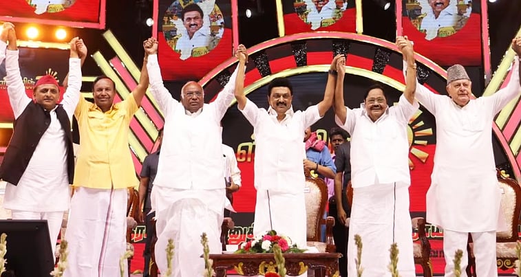 “தமிழ்நாட்டில் திமுக கூட்டணிக்குதான் வெற்றி..” : கருத்துக்கணிப்பை வெளியிட்ட TIMES NOW !