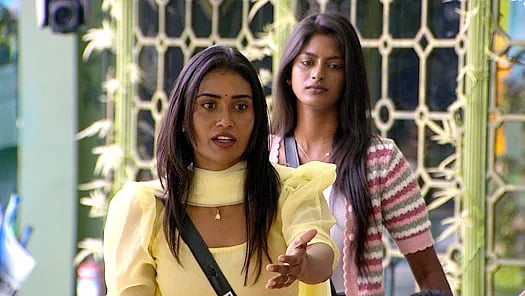 பிக்பாஸ் வீட்டிற்குள் புதிதாக 5 பேர் : முதல் நாளே பற்றி எரியும் பிக்பாஸ் வீடு... இவ்வளவு நடந்ததா?