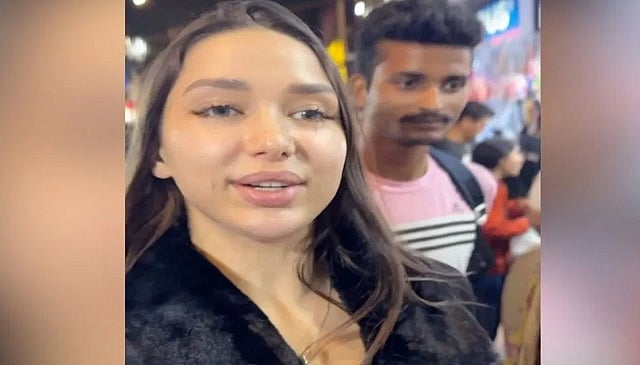 ரஷ்ய பெண்ணிடம் ஆபாச பேச்சு.. டெல்லியில் அத்துமீறிய இந்திய இளைஞர்.. வீடியோவுக்கு குவியும் கண்டனம் !