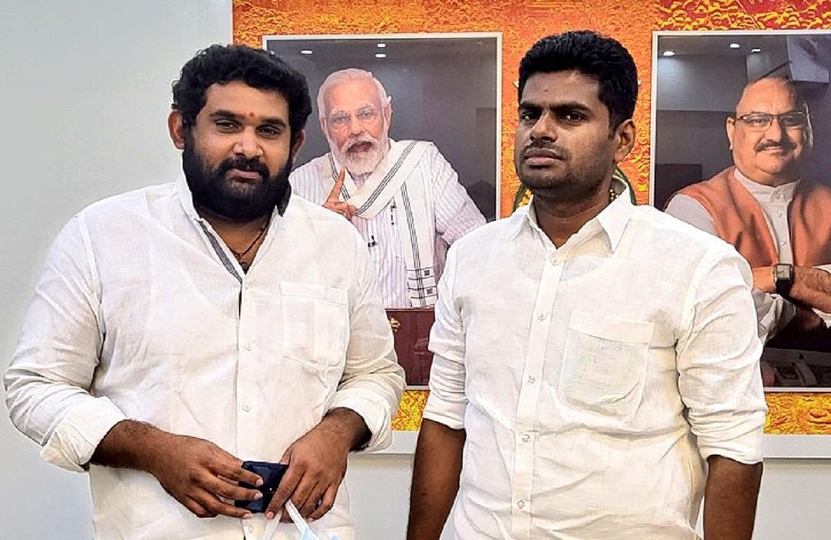 முதலமைச்சர் புகைப்படத்தை அகற்றிய விவகாரம் : பாஜக நிர்வாகி அமர் பிரசாத் ரெட்டி  மேலும் ஒரு வழக்கில் கைது !