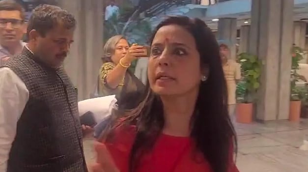 "வக்கிரமான பெண் வெறுப்பு": அநாகரீகமாக கேள்வி கேட்ட நாடாளுமன்ற நெறிமுறை குழுவை விமர்சித்த மஹுவா மொய்த்ரா!