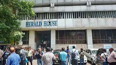 National Herald வழக்கு : ரூ.90 கோடி பங்கு முதலீட்டை முடக்கியது அமலாக்கத்துறை - எதிர்கட்சிகள் கண்டனம் ! 
