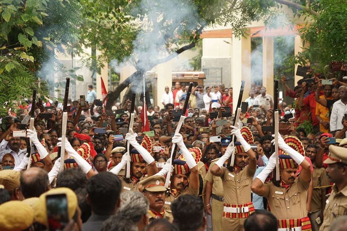 30 குண்டுகள் முழங்க அரசு மரியாதை : தகைசால் தமிழர் சங்கரய்யாவிற்கு பிரியா விடை கொடுத்த தமிழ்நாடு!