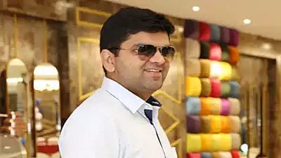 பயிற்சி விமானங்களையே லஞ்சமாக வாங்கிய ஒன்றிய அரசின் அதிகாரி : விமானத்துறையில் நடந்த மாபெரும் ஊழல் ?