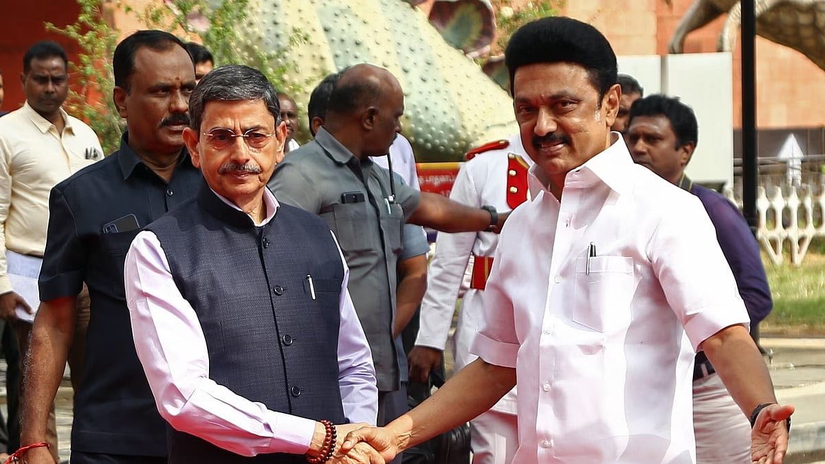 நீதிமன்றத்துக்கு பணிந்து மசோதாக்கள் மீது நடவடிக்கை : செயல்படாமல் இருந்த ஆளுநரை செயல்பட வைத்த தமிழக அரசு !