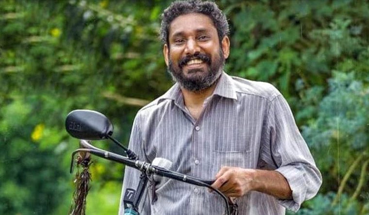 காருக்குள் மர்மமான முறையில் இறந்து கிடந்த பிரபல மலையாள நடிகர் : போலிஸ் தீவிர விசாரணை!