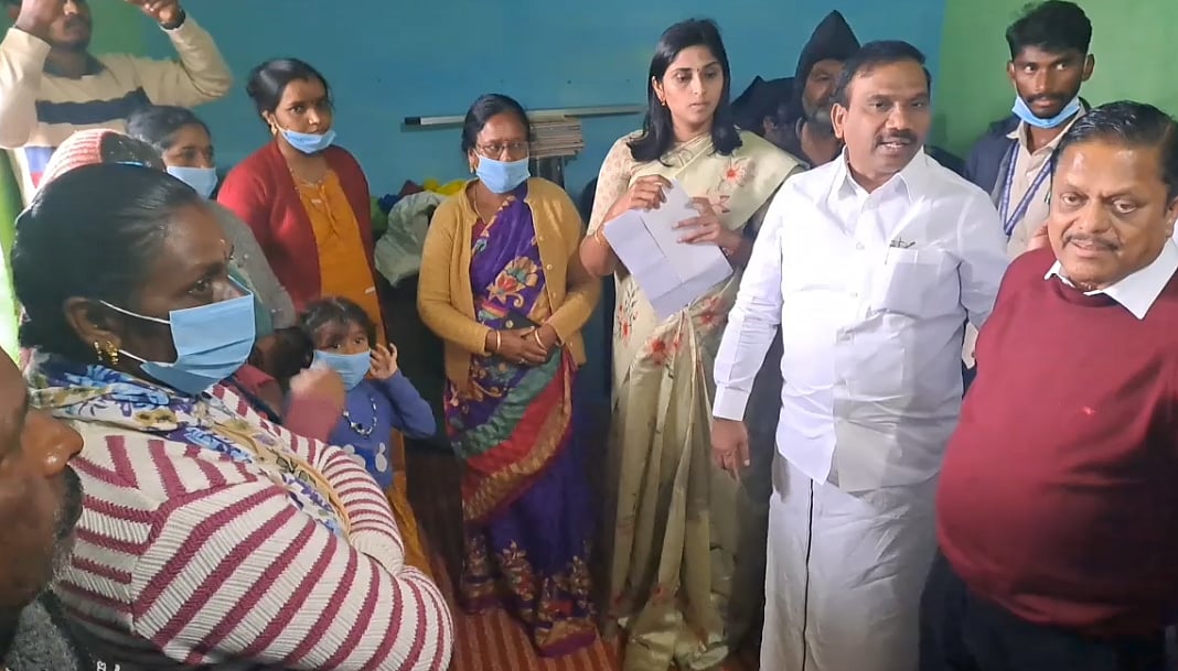 கன மழை - மண் சரிவால் துண்டிக்கப்பட்ட சாலை: 4 மணி நேரத்தில் பம்பரம் போல் சுழன்று சரி செய்த அரசு நிர்வாகம்!