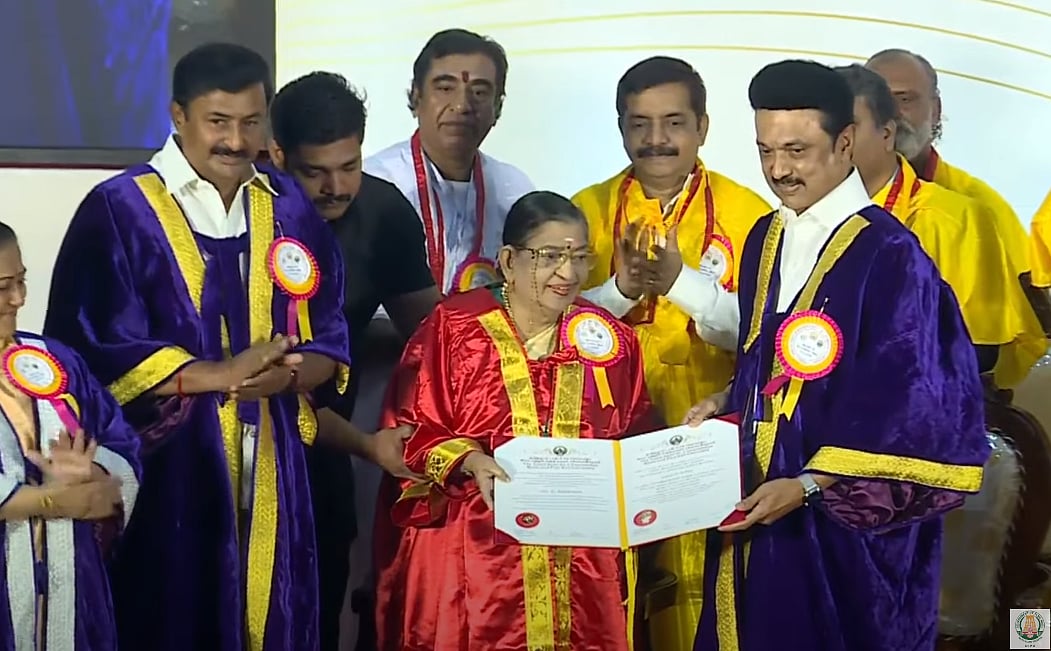 அன்று கலைஞர்... இன்று முதலமைச்சர் மு.க.ஸ்டாலின் : கௌரவ டாக்டர் பட்டம் பெற்ற பாடகி பி.சுசீலா !
