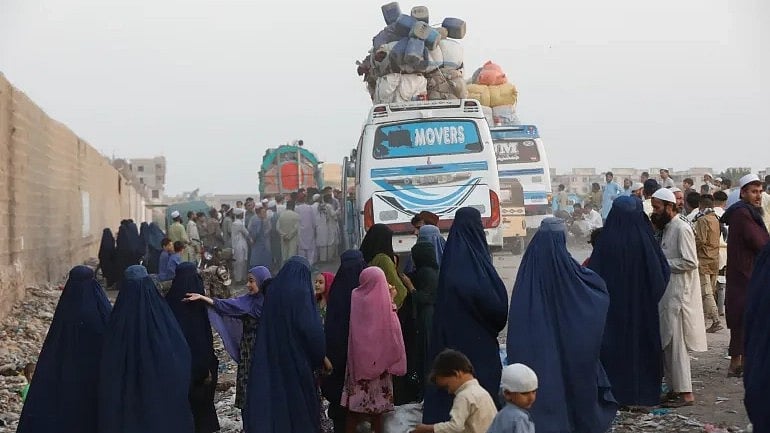 "ஆப்கானியர்கள் வெளியேற  கூடுதல் அவகாசம் தரவேண்டும்" - பாகிஸ்தான் அரசுக்கு தாலிபான்கள் கோரிக்கை ! 