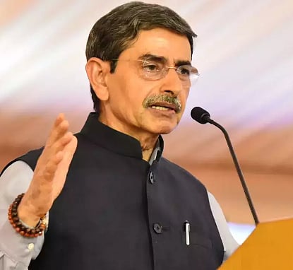 ”அரசியலமைப்பு சட்டத்தை சிதைக்கிறார் ஆளுநர் ஆர்.என்.ரவி” : சட்டப்பேரவையில் வெகுண்டெழுந்த MLAக்கள்!