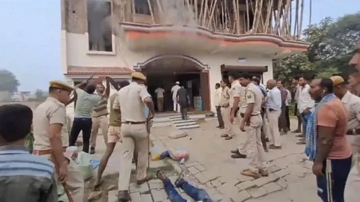 சிகிச்சை பெற வந்த ரௌடி.. அடித்தே கொன்ற மருத்துவர்.. பற்றியெரிந்த மருத்துவமனை.. பின்னணி என்ன ?